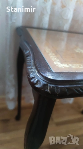 Масивни помощни масички с дърворезба и кожа, снимка 6 - Маси - 53971464