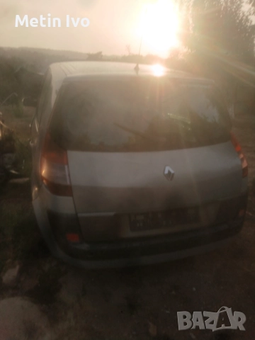 Продава се на части reno senic 1.9 dci 2004 година дизел само вътрешни те части се продават, снимка 1