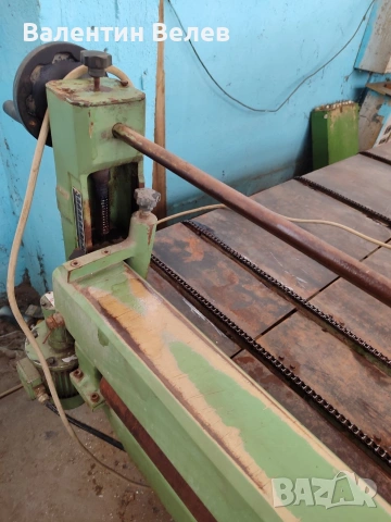 Автоматично поемащо устройство за многолистов циркуляр