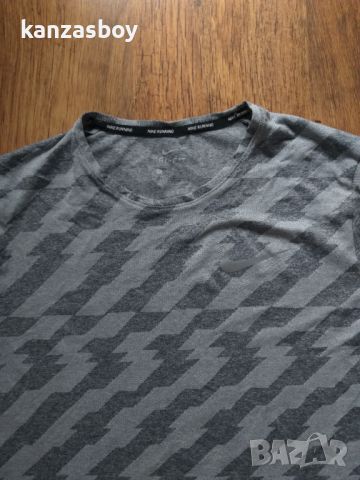 NIKE JACQUARD MILER T-SHIRT GREY - страхотна мъжка тениска , снимка 4 - Тениски - 45812217