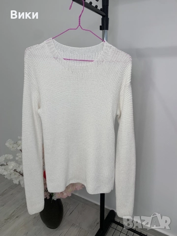 Бял пуловер универсален размер , снимка 2 - Блузи с дълъг ръкав и пуловери - 51663608