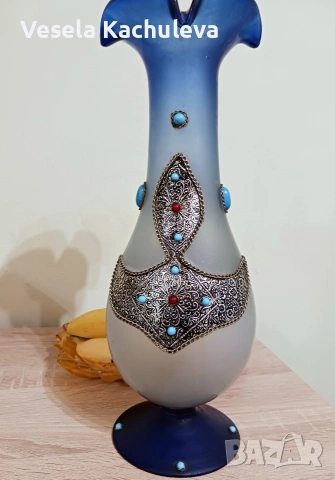 Продавам декоративна ваза, дизайнерски стил 