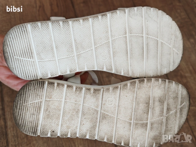 Бели сандалки - 29 номер, снимка 4 - Детски сандали и чехли - 53844536