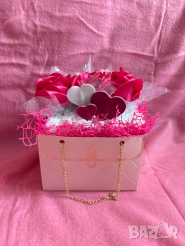 Сатенени рози, снимка 3 - Изкуствени цветя - 53225135