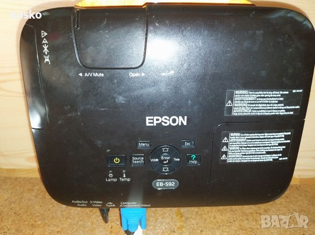 Проектор Epson с екран 80" 203см, снимка 3 - Плейъри, домашно кино, прожектори - 46333193