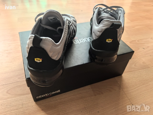 NIKE VAPORMAX PLUS, снимка 2 - Маратонки - 52947387