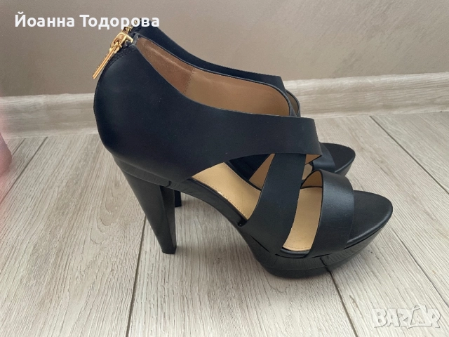 Оригинални дамски сандали Michael Kors, снимка 2 - Дамски елегантни обувки - 52389182