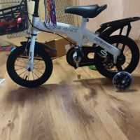 Детски велосипед с противоплъзгащи се гуми и светещи помощни колела 🚴, снимка 3 - Велосипеди - 45355944