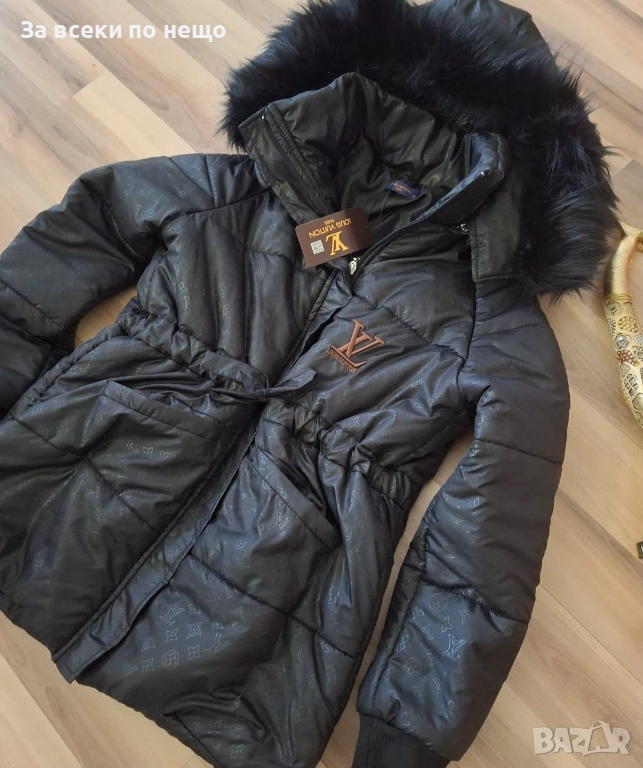 Black Weekend💯✅🖤Louis Vuitton Дамско Черно Зимно Яке С Качулка Код A1226, снимка 1