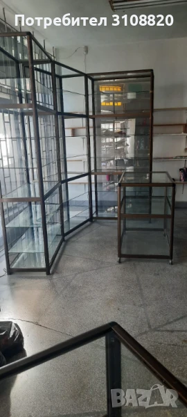 Търговско обурудване алуминиеви стелажи и витрини (изложбени маси), снимка 1