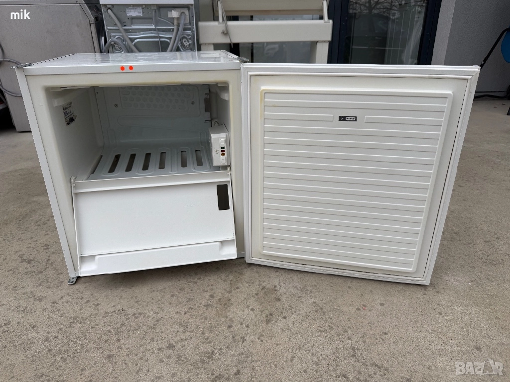 Малък мини фризер AEG 60см, снимка 1