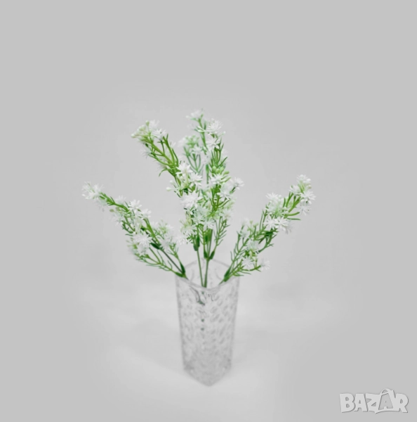 Изкуствена аранжировка с миниатюрни бели цветчета – елегантен декоративен акцент, снимка 1