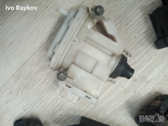 Моторче Централно Заключване за Volkswagen PASSAT , 357862153C., снимка 6 - Части - 53847100