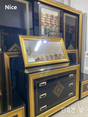 Луксозен Спален комплект- Италия!!! Покритие- черен лак и златисто!, снимка 3 - Спални и легла - 53162677