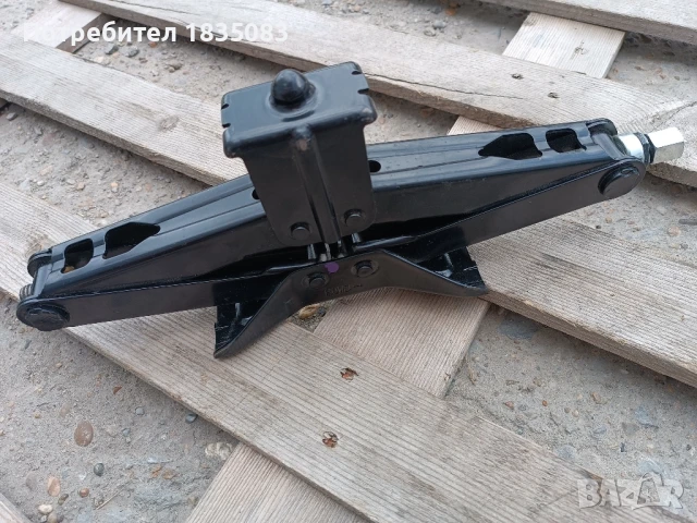 Оригинален крик Renault Trafic/Opel Vivaro след 2019г, снимка 2 - Аксесоари и консумативи - 50836425