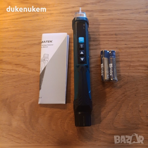 Безконтактен тестер за напрежение 12–1000V със зумер и LED фенер, снимка 8 - Други инструменти - 53094147