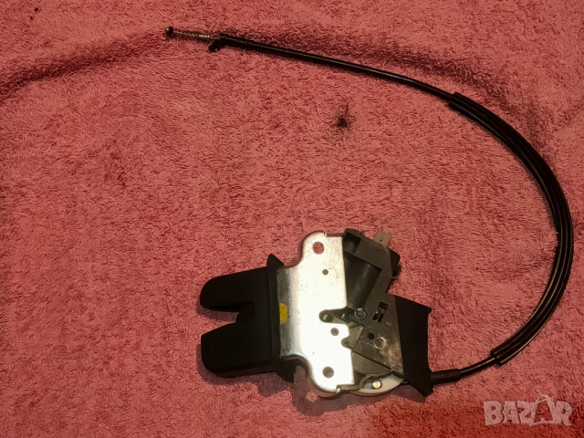 Заключващ механизъм, бравичка за багажник на AUDI A4 A5 A6 VW Jetta Passat CC, снимка 2 - Части - 51573919