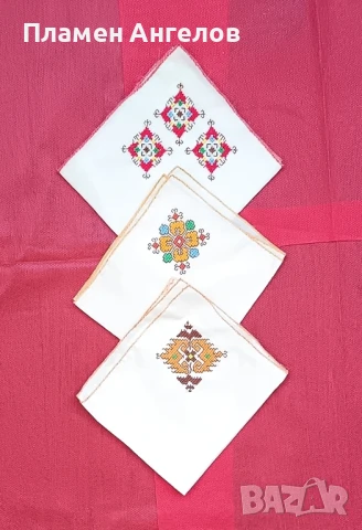 Копринени ръчно бродирани кърпички. 