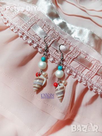 Летен дамски комплект гердан медальон и обеци с раковини перли тюркоаз и корал, снимка 2 - Бижутерийни комплекти - 46162530