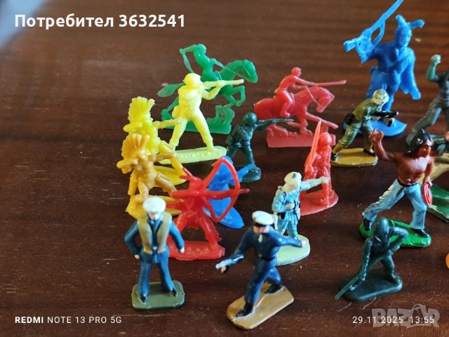 Продавам 24бр СОЦ фигурки , индианците и войници., снимка 2 - Колекции - 52678618