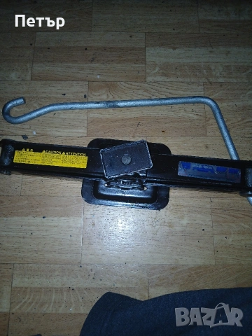 Оргинален крик тойота хйачи бус , снимка 5 - Аксесоари и консумативи - 54076543