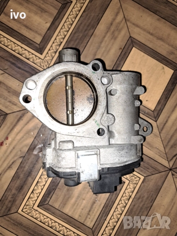 Продавам дроселова клапа за Пежо, снимка 2 - Части - 52813903