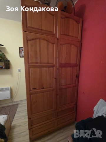 Дървен гардероб 