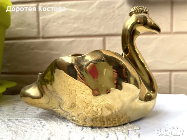 Красив позлатен порцеланов лебед от Англия 