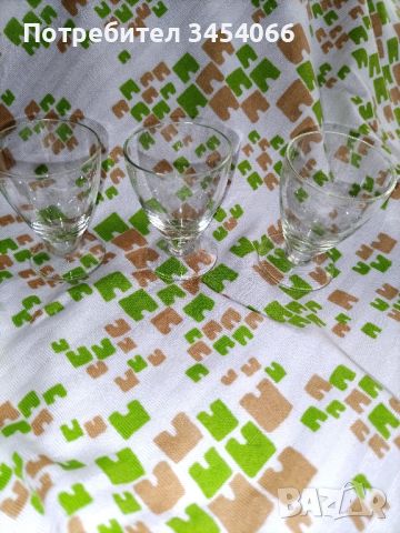 Три стъклени чашки за ракия. , снимка 1 - Други ценни предмети - 45797279
