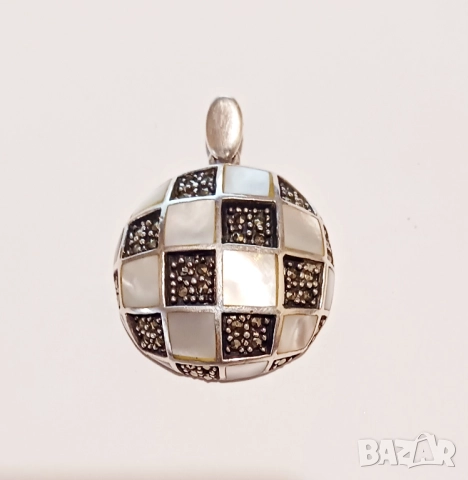 Масивна висулка с обсидиани и седефи