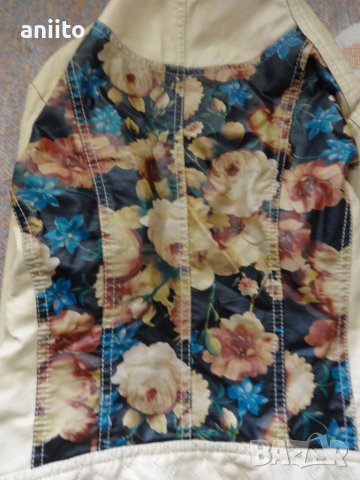 протъркано старо яке- с красив принт цветя, снимка 1 - Якета - 46008652