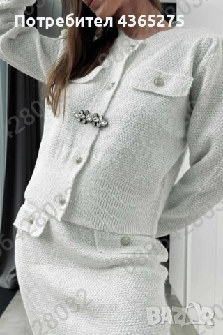страхотен комплект от сако и пола с акцент бройка с камъни