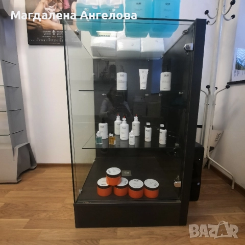 Стъклен шкаф-витрина, снимка 5 - Шкафове - 52063507