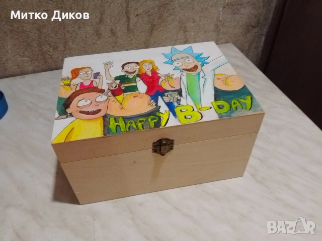 дървена кутия нова 24х18х13см за  сериал „Рик и Морти“ (Rick and Morty). 