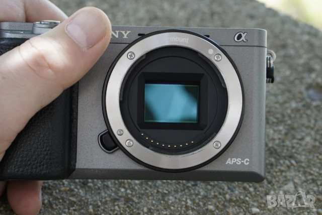 Sony A6000 (Silver Black Edition), снимка 12 - Фотоапарати - 50509561