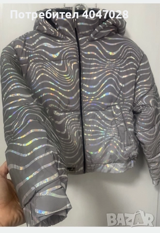 Леко,удобно яке в сив цвят.