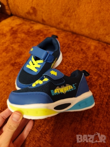 Детски светещи маратонки - размер 24