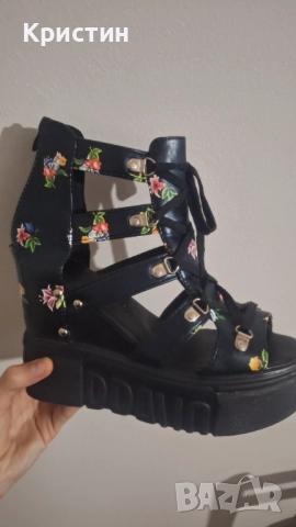 Сандали на платформа 