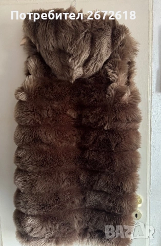 Яке без ръкави с изкуствен косъм и качулка. Размер М. За повече информация или снимки пишете., снимка 2 - Якета - 53085516