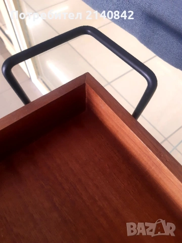 Помощна масичка Inart от орехово дърво на колелца, перфектно състояние, снимка 4 - Маси - 53536541