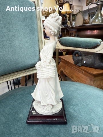 Колекционерска фигура Capodimonte №7657, снимка 3 - Антикварни и старинни предмети - 52583044