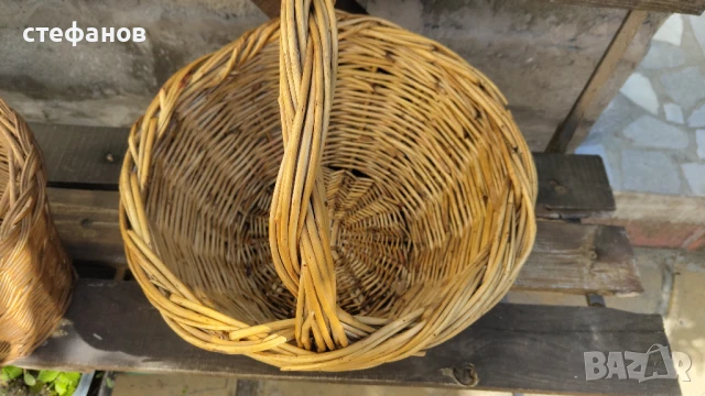Две големи здрави кошници, ръчно плетени от едно време, снимка 5 - Антикварни и старинни предмети - 50734765
