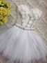 Нежна официална рокля с 3д цветчета , снимка 1 - Рокли - 45389862