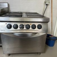 Продавам професионална печка,Zanussi!, снимка 1 - Други машини и части - 45654602