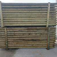 Импрегнирани дървени колове на склад, снимка 1 - Други - 44992361