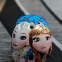 Детска каска Frozen замръзналото кралство с Ана и Елза, снимка 2 - Детски велосипеди, триколки и коли - 45699739