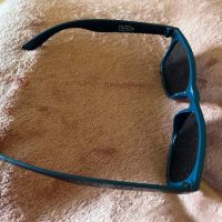 Слънчеви очила със синя рамка, снимка 12 - Слънчеви и диоптрични очила - 45683001