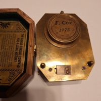 Компас със слънчев часовник от масивен бронз в дървена кутия, снимка 7 - Подаръци за мъже - 45080461