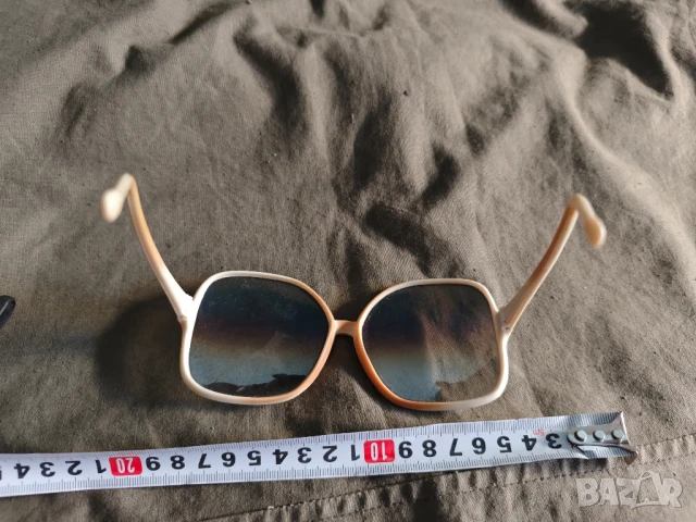 Продавам Ретро /винтидж слънчеви очила, снимка 8 - Слънчеви и диоптрични очила - 39811460