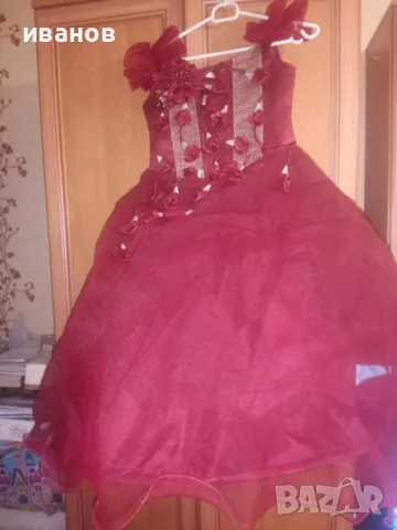 продавам рокля за момиче 